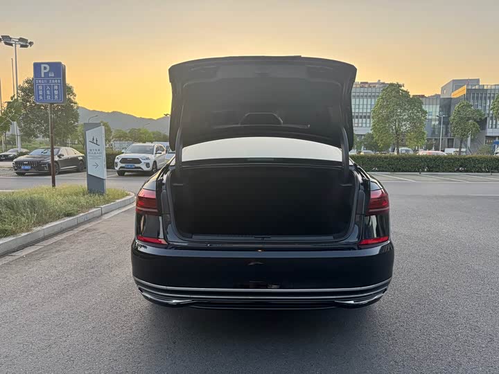 Фото 17 - Volkswagen Passat