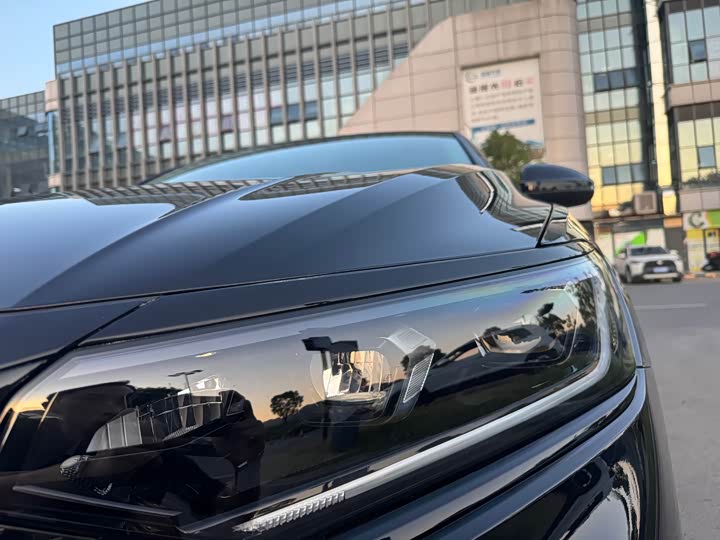 Фото 2 - Volkswagen Passat