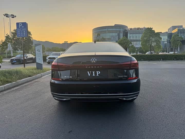 Фото 7 - Volkswagen Passat