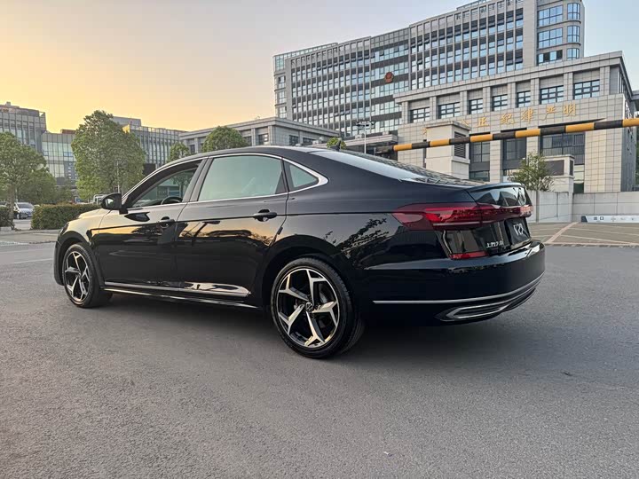 Фото 8 - Volkswagen Passat