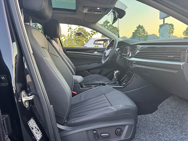 Фото 9 - Volkswagen Passat