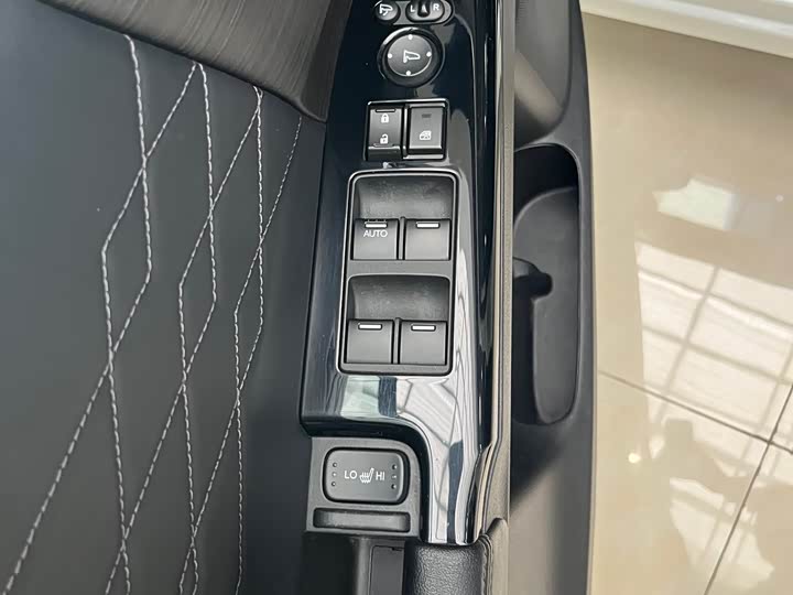 Фото 19 - Honda Elysion