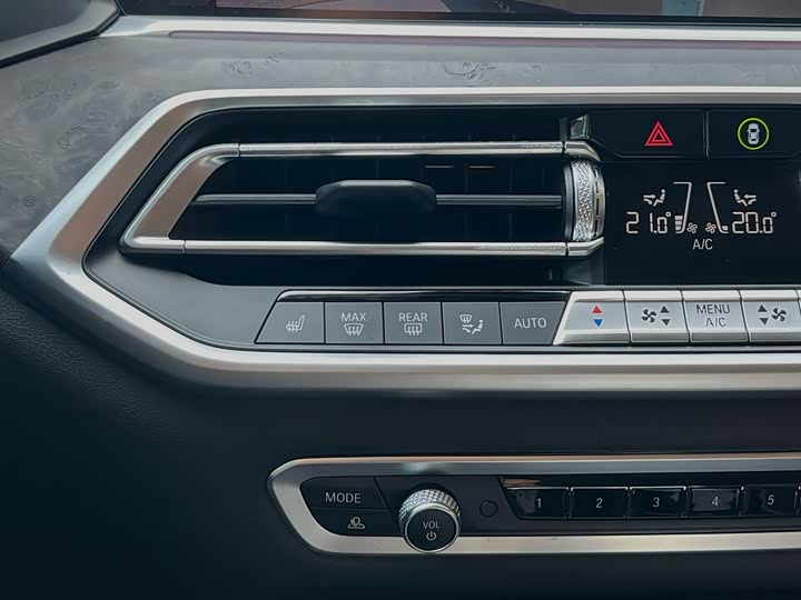 Фото 16 - BMW X5