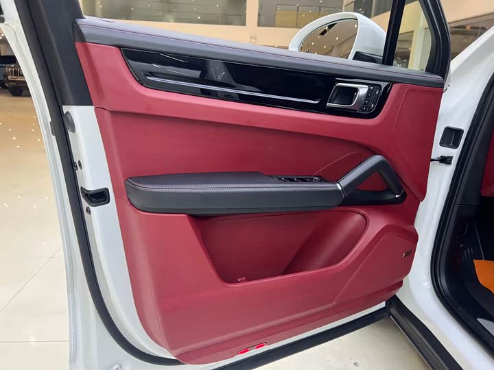 Фото 9 - Porsche Cayenne Hybrid