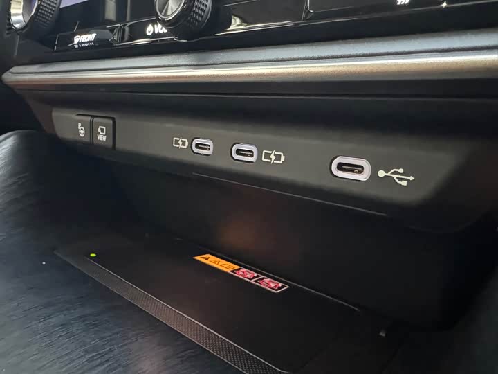 Фото 10 - Lexus RZ