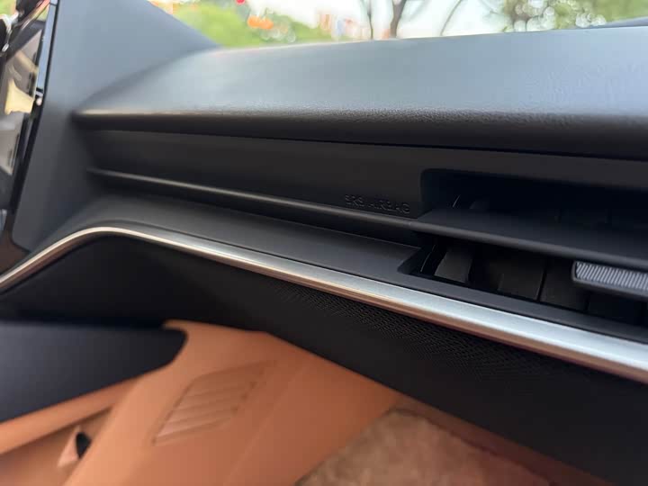 Фото 11 - Lexus RZ