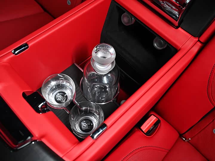 Фото 23 - Rolls-Royce Cullinan