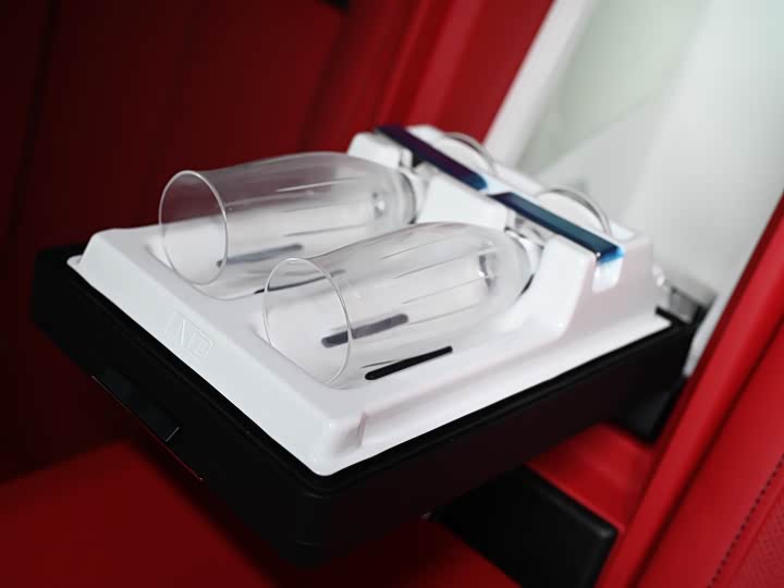 Фото 24 - Rolls-Royce Cullinan