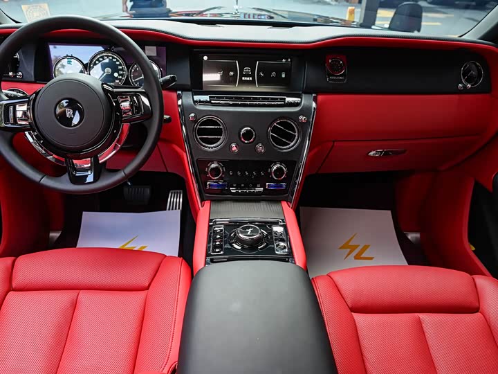 Фото 25 - Rolls-Royce Cullinan