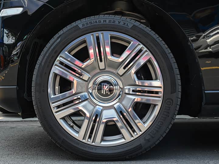 Фото 28 - Rolls-Royce Cullinan