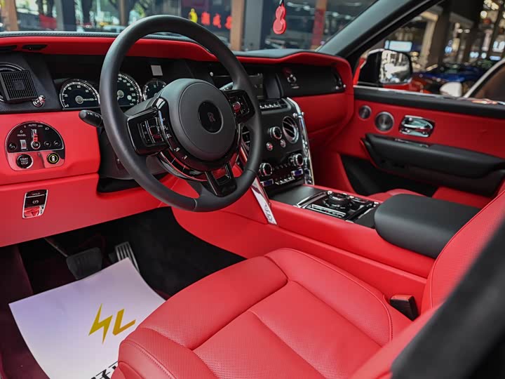 Фото 6 - Rolls-Royce Cullinan