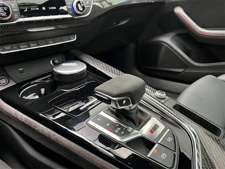 Фото 14 - Audi RS 4