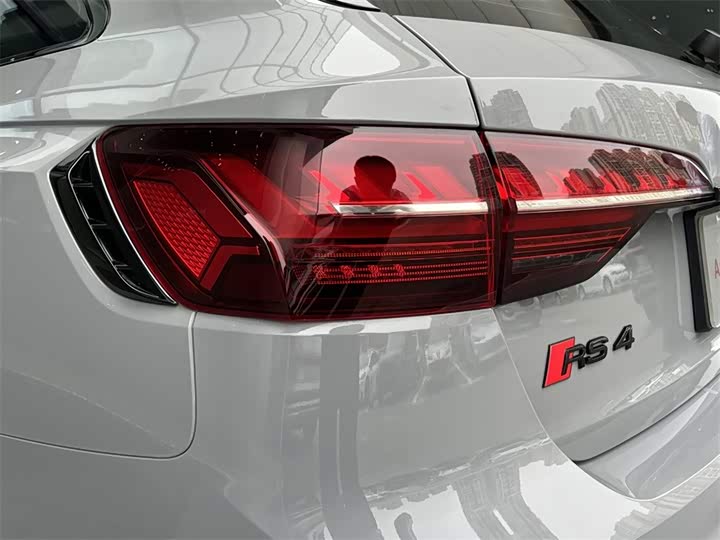 Фото 15 - Audi RS 4