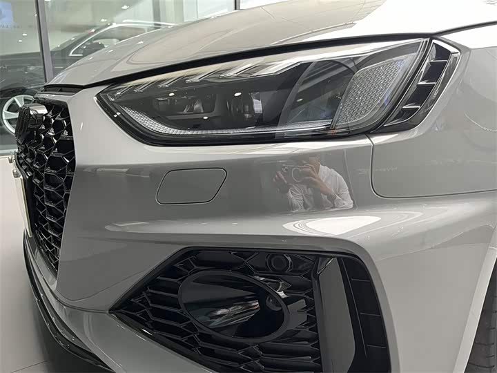 Фото 16 - Audi RS 4