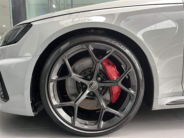 Фото 18 - Audi RS 4