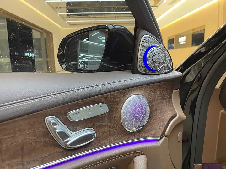 Фото 11 - Mercedes-Benz E-Class