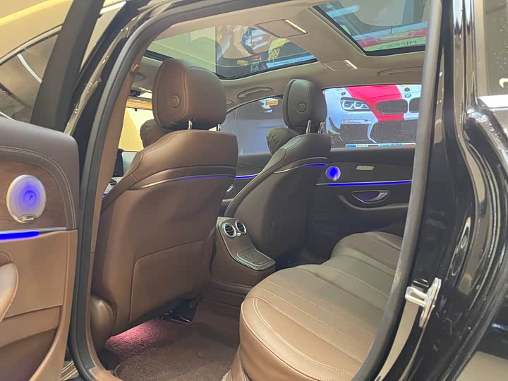 Фото 12 - Mercedes-Benz E-Class