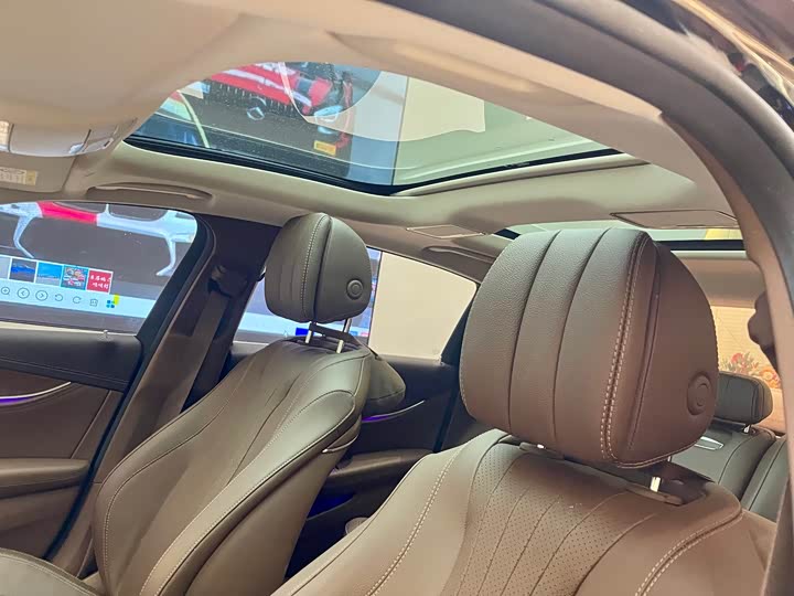 Фото 18 - Mercedes-Benz E-Class