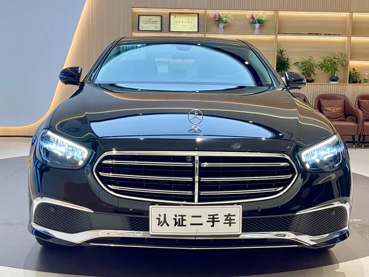 Фото 2 - Mercedes-Benz E-Class