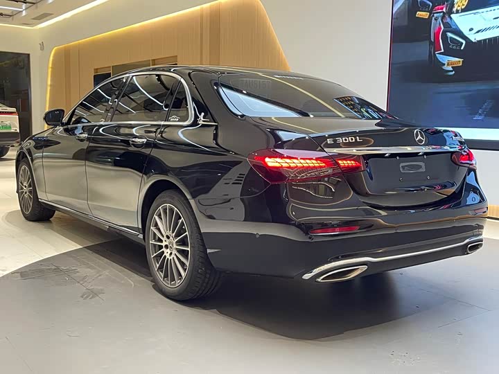 Фото 20 - Mercedes-Benz E-Class