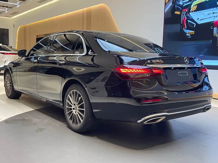 Фото 21 - Mercedes-Benz E-Class