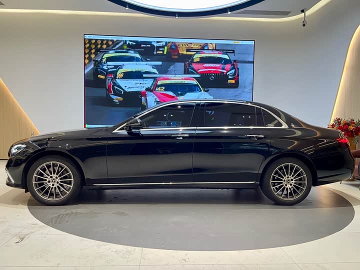 Фото 3 - Mercedes-Benz E-Class