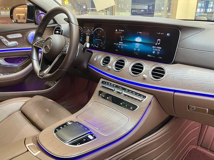 Фото 8 - Mercedes-Benz E-Class