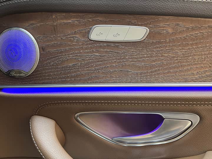 Фото 9 - Mercedes-Benz E-Class