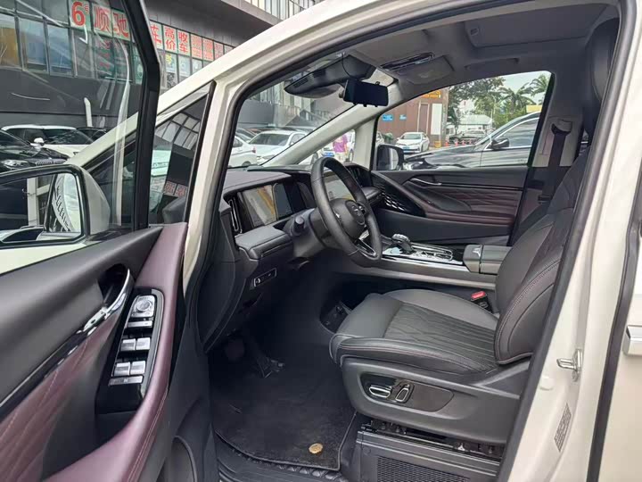 Фото 4 - GAC Trumpchi M8