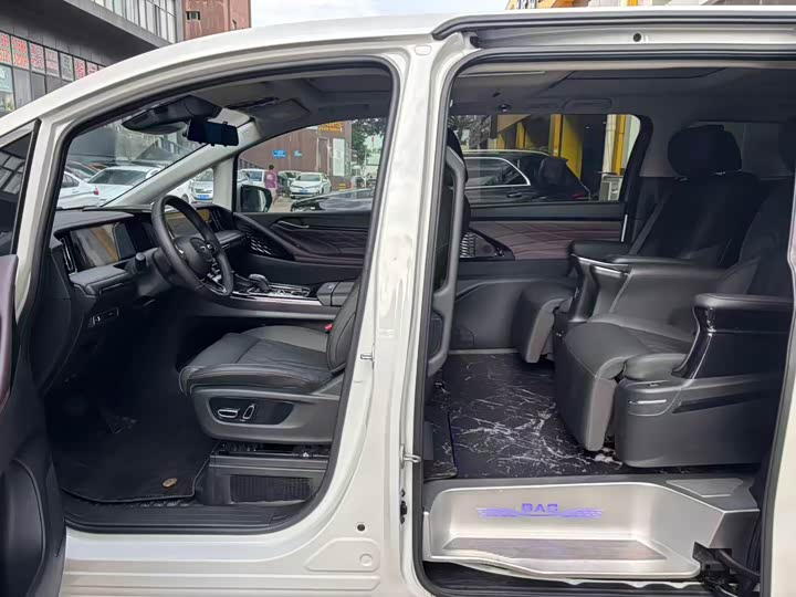 Фото 6 - GAC Trumpchi M8