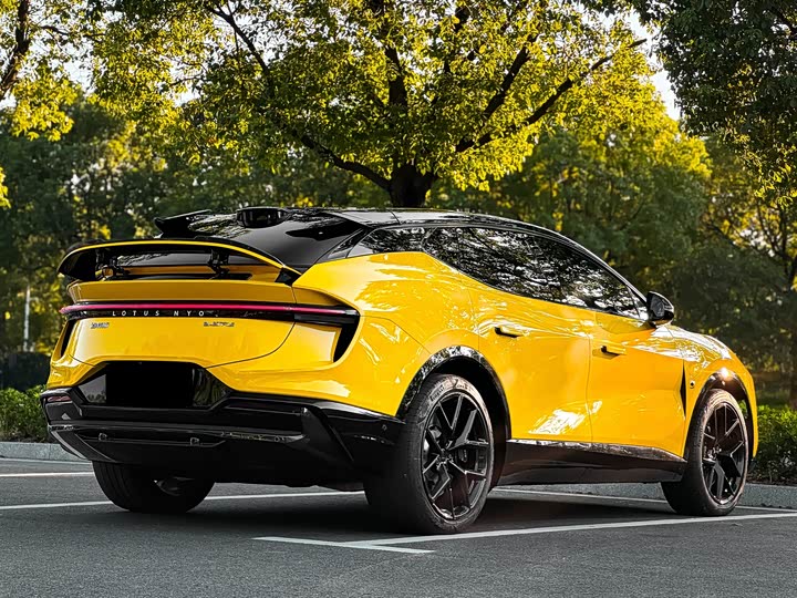 Фото 23 - Lotus Eletre