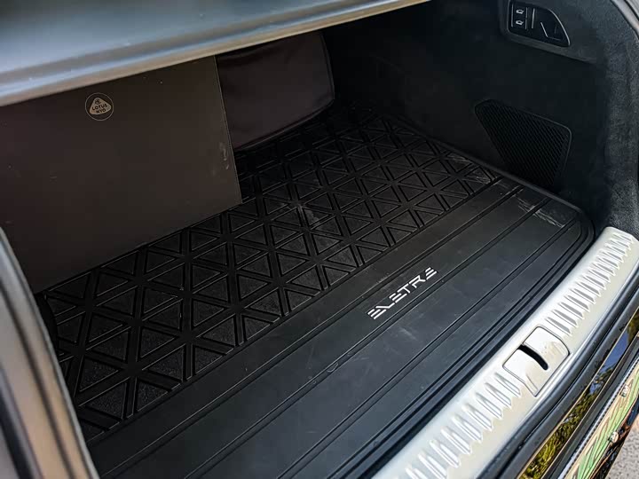 Фото 27 - Lotus Eletre