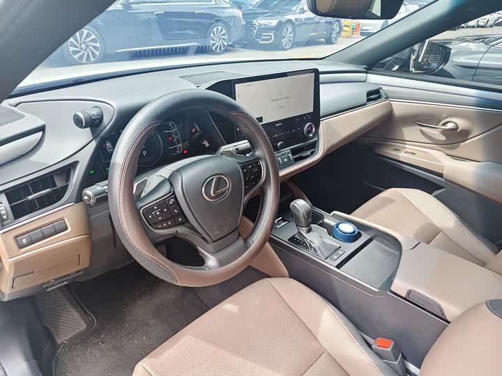 Фото 4 - Lexus ES