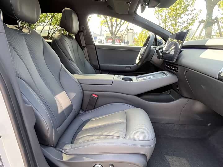 Фото 15 - XPeng F57