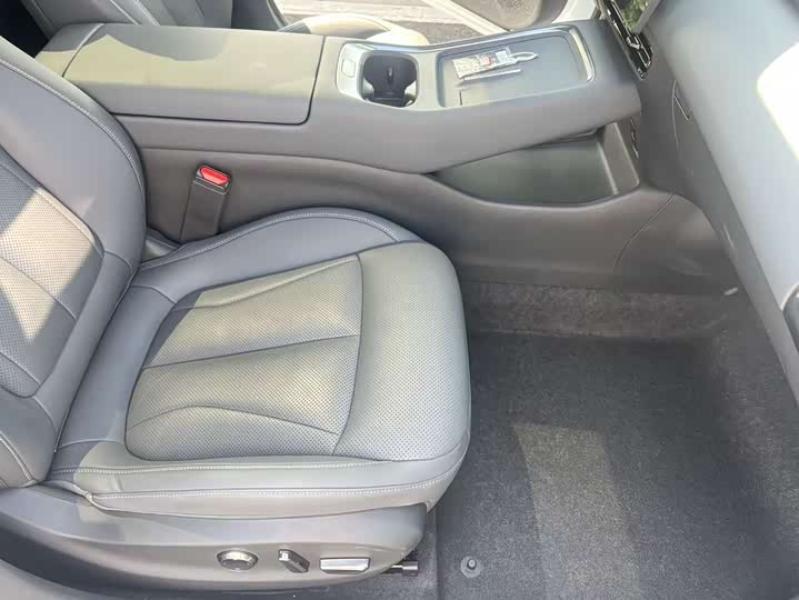 Фото 16 - XPeng F57