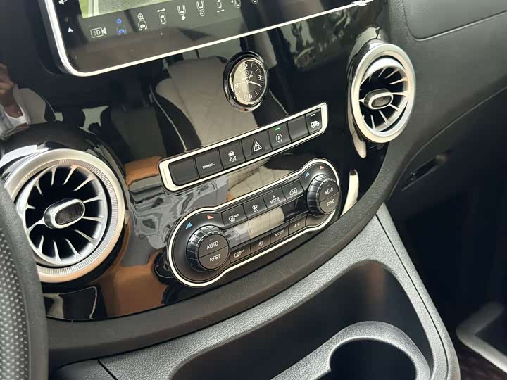 Фото 12 - Mercedes-Benz Vito