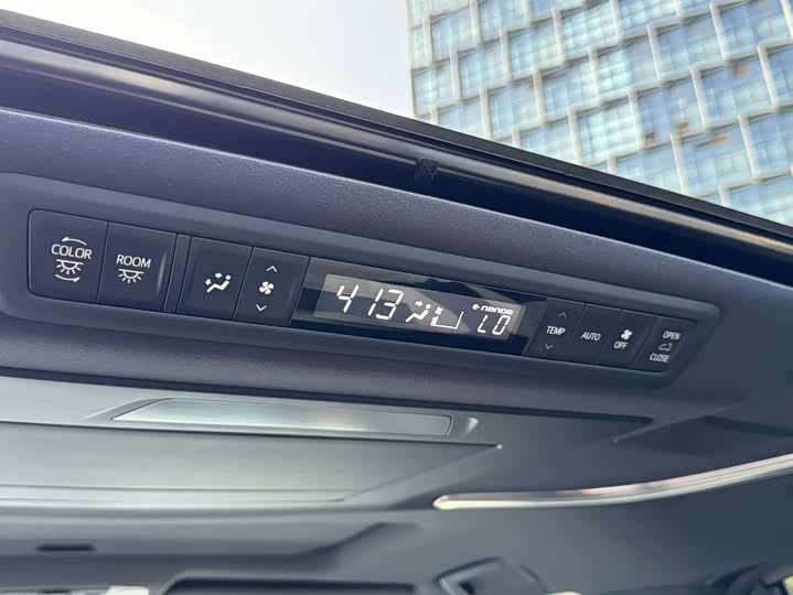 Фото 22 - Lexus LM