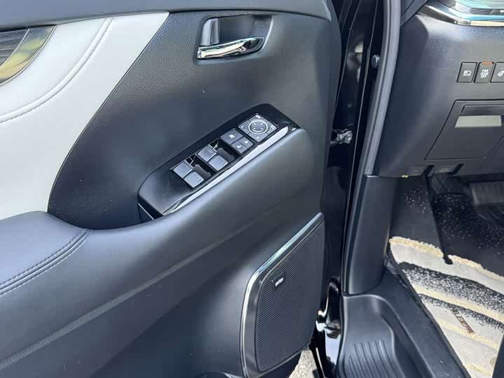 Фото 23 - Lexus LM