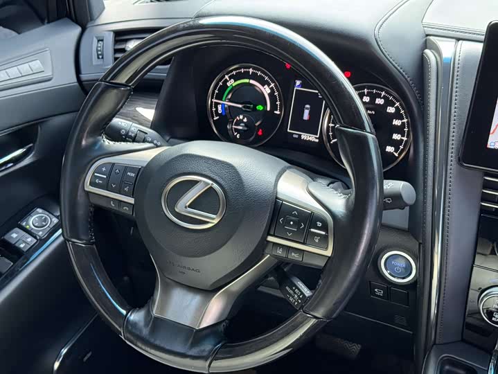 Фото 29 - Lexus LM