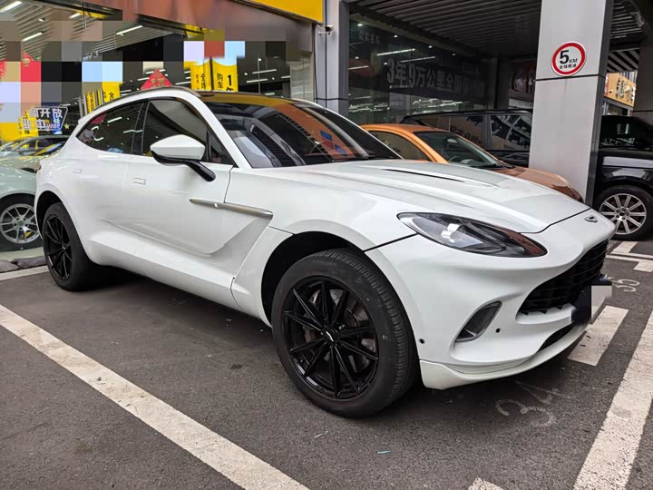 Фото 3 - Aston Martin DBX