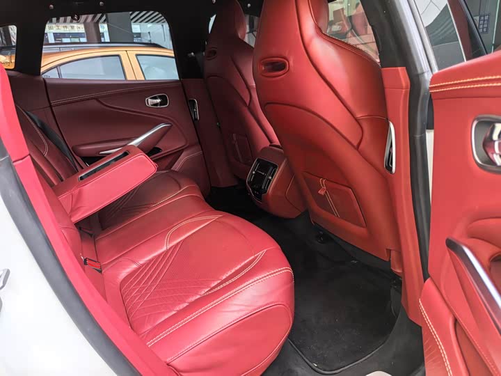 Фото 5 - Aston Martin DBX