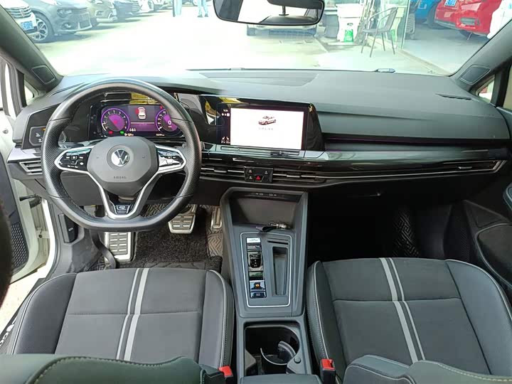 Фото 10 - Volkswagen Golf