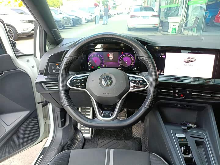 Фото 11 - Volkswagen Golf