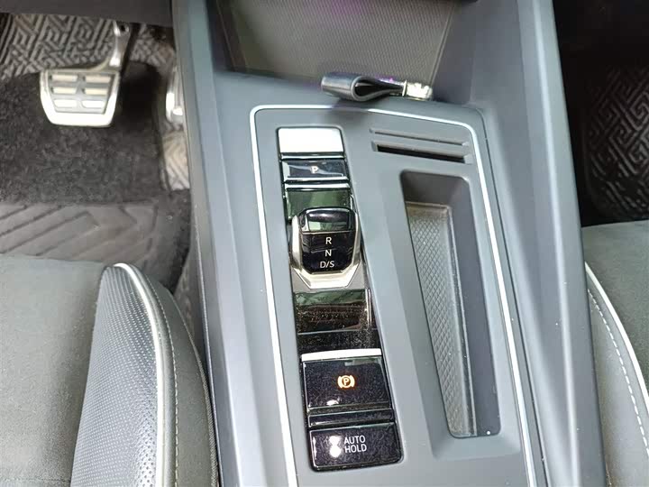 Фото 14 - Volkswagen Golf