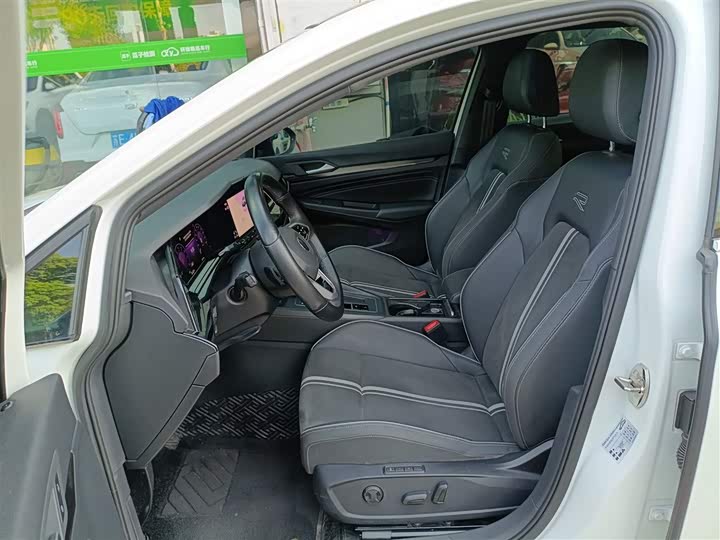 Фото 15 - Volkswagen Golf