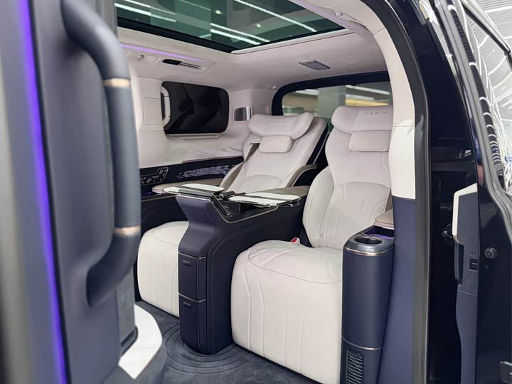 Фото 10 - Zeekr 009