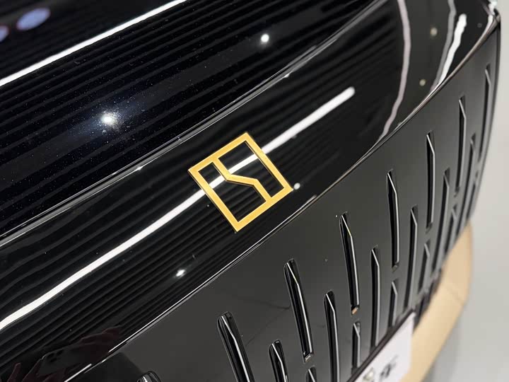 Фото 15 - Zeekr 009