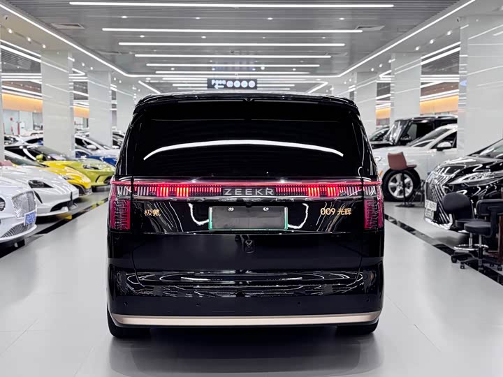 Фото 16 - Zeekr 009