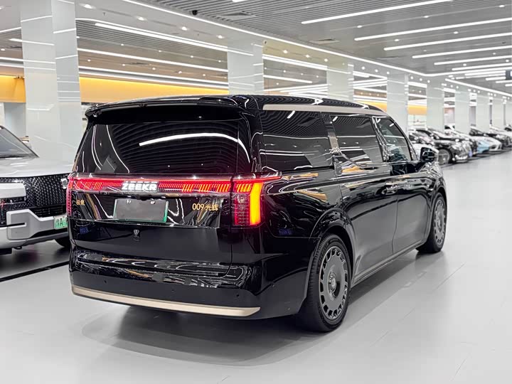 Фото 17 - Zeekr 009