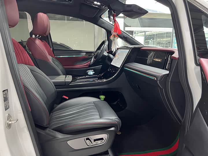 Фото 22 - GAC Trumpchi M8